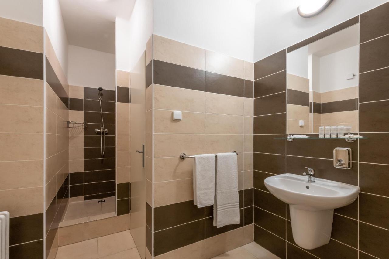 Wellness Hotel Sedy Vlk 哈拉霍夫 外观 照片